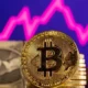 بیت کوین نزدیک به رکورد تاریخی